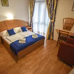 Apartament Apartmanhaz *