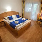 Apartament Apartmanhaz *