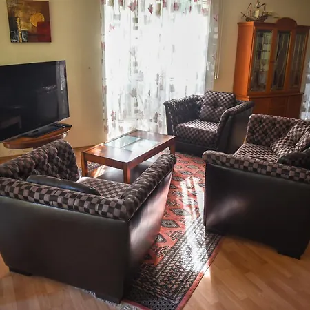 Apartmanhaz Apartment *