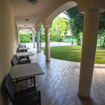 Apartmanhaz *