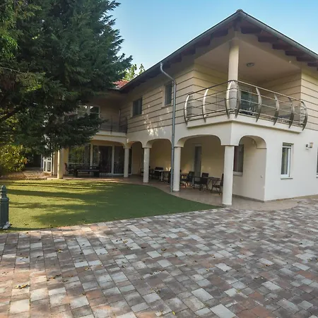 Apartmanhaz Apartment