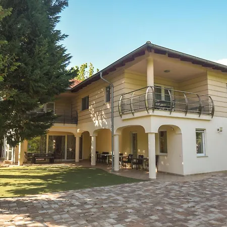 Apartament Apartmanhaz *