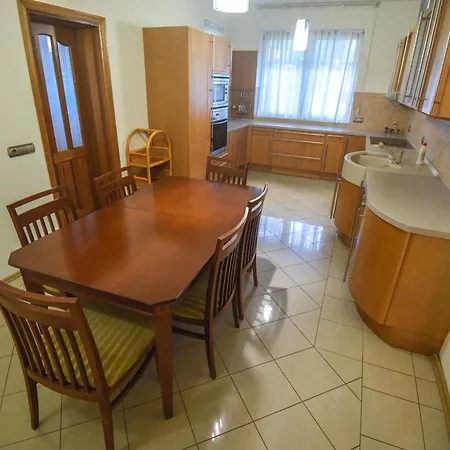 Apartmanhaz Apartment *