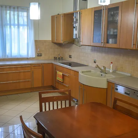 Apartment Apartmanhaz *
