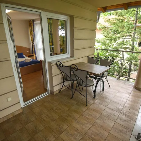 Apartmanhaz Apartment *