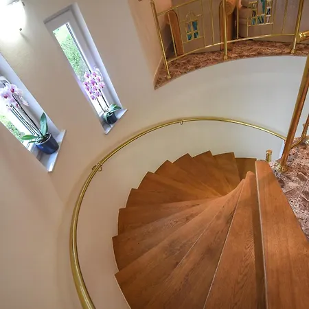 Apartmanhaz Apartament