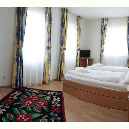Apartmanhaz *