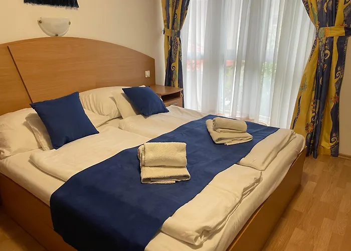 Apartmanhaz שיופוק