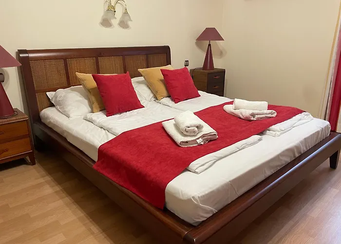 Apartmanhaz שיופוק