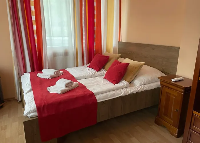Apartmanhaz * שיופוק